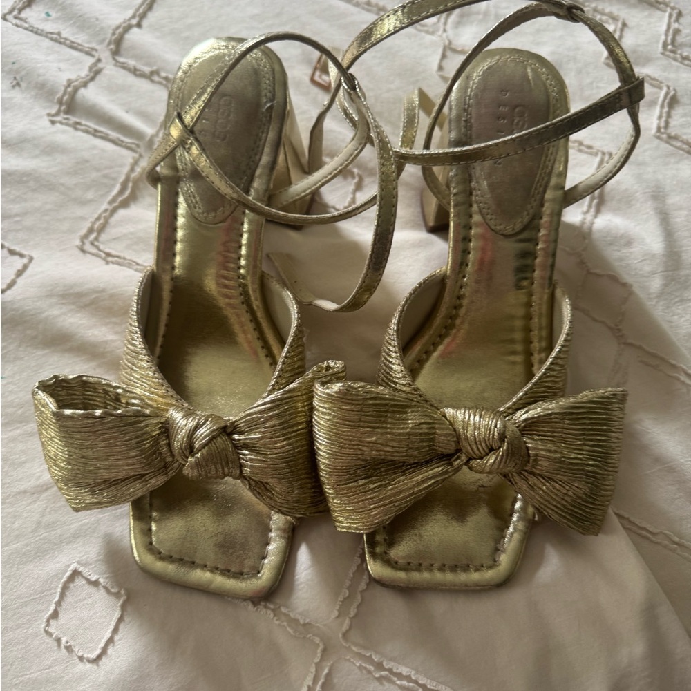 Elegant Gold Strappy Heels with Bow